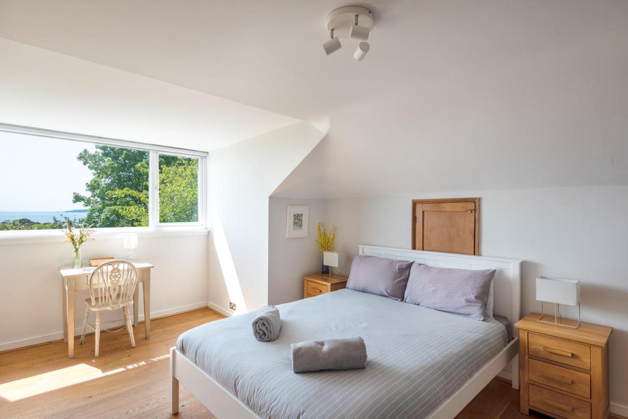 פאלמות' Manacles - Spacious Flat Near Beach With Sea Views & Parking מראה חיצוני תמונה