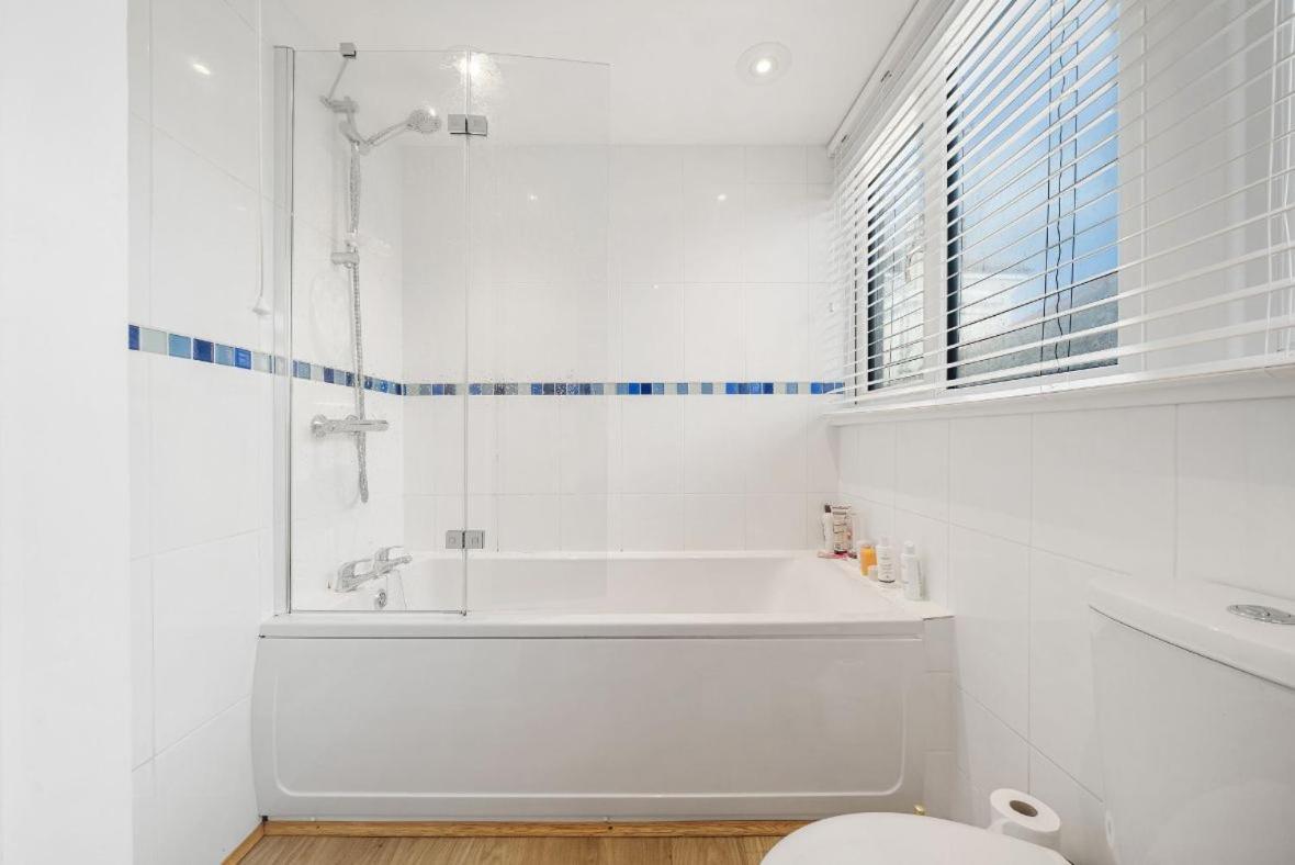 פאלמות' Manacles - Spacious Flat Near Beach With Sea Views & Parking מראה חיצוני תמונה